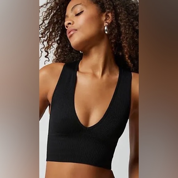 Tops - Out From Under Hailey Seamless Plunge Cropped Tank Top urban outfitters black M